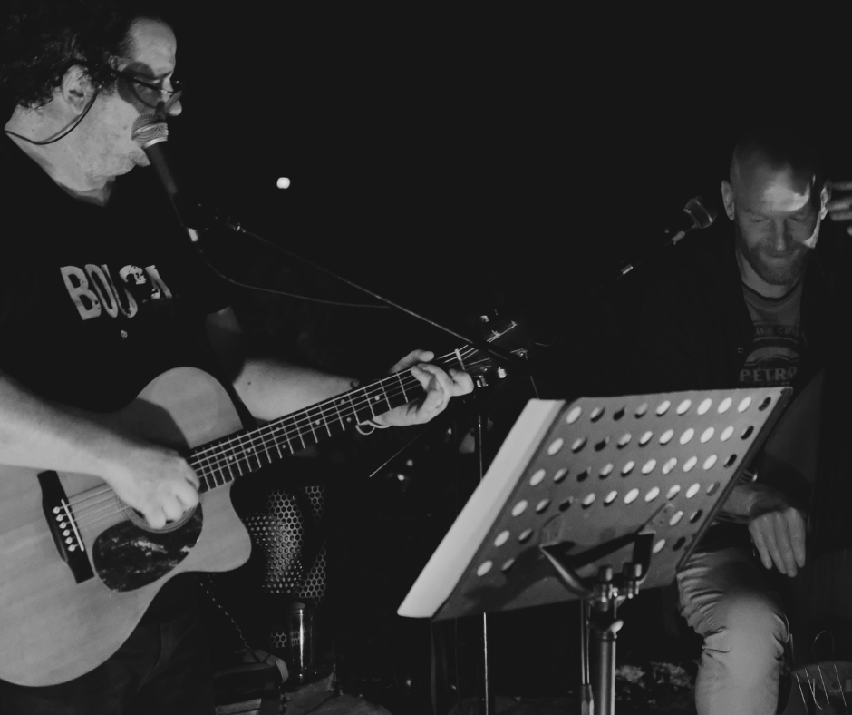 Palooka – Aubenas Photo du groupe de Balmino guitare-chant et Yannick benahmed contrebasse